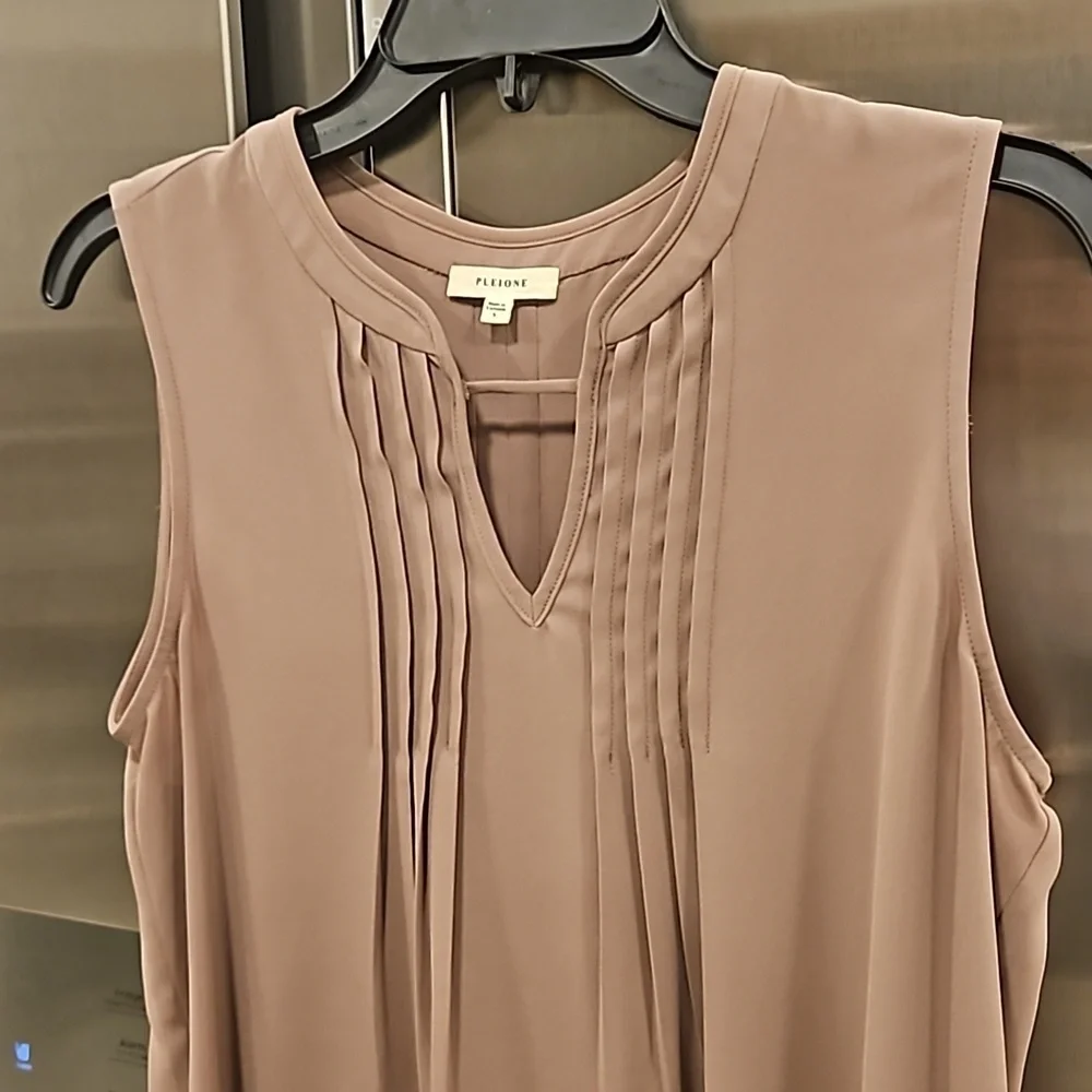💕PLEIONE💕 Sleeveless Blouse with Pleating Detail ~ Taupe Small